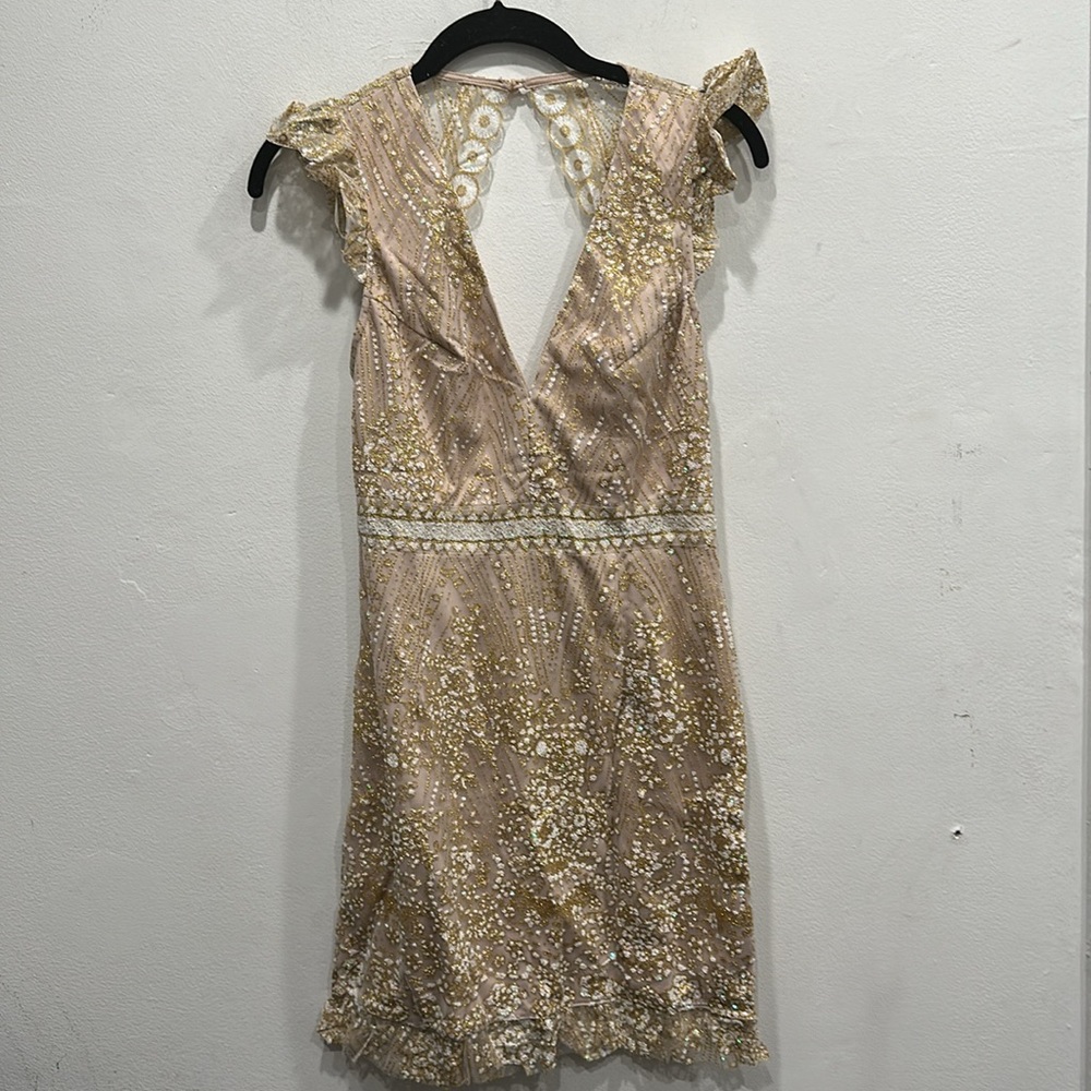 NWT Hello Molly Match Me Dress mini champagne beige sparkle back cut out size 8 - Picture 3 of 9
